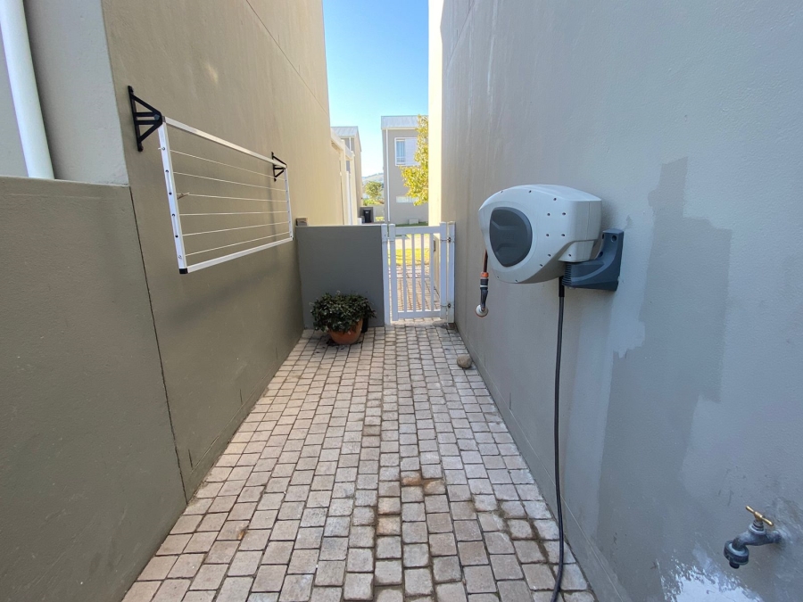 To Let 3 Bedroom Property for Rent in Somerset Lakes Western Cape
